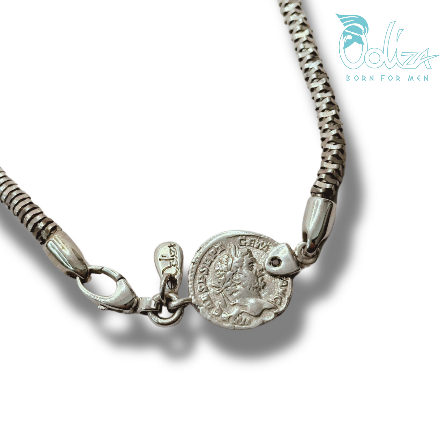 Collana Romana e Diamanti Neri con Medaglia Ω