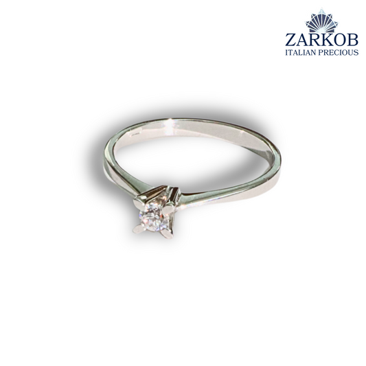 Anello Solitario Lineare a 4 Griffe in Oro Bianco gr. 2,25 e Diamanti Naturali ct. 0,12