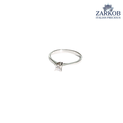 Anello Solitario Lineare a 4 Griffe in Oro Bianco gr. 2,25 e Diamanti Naturali ct. 0,12