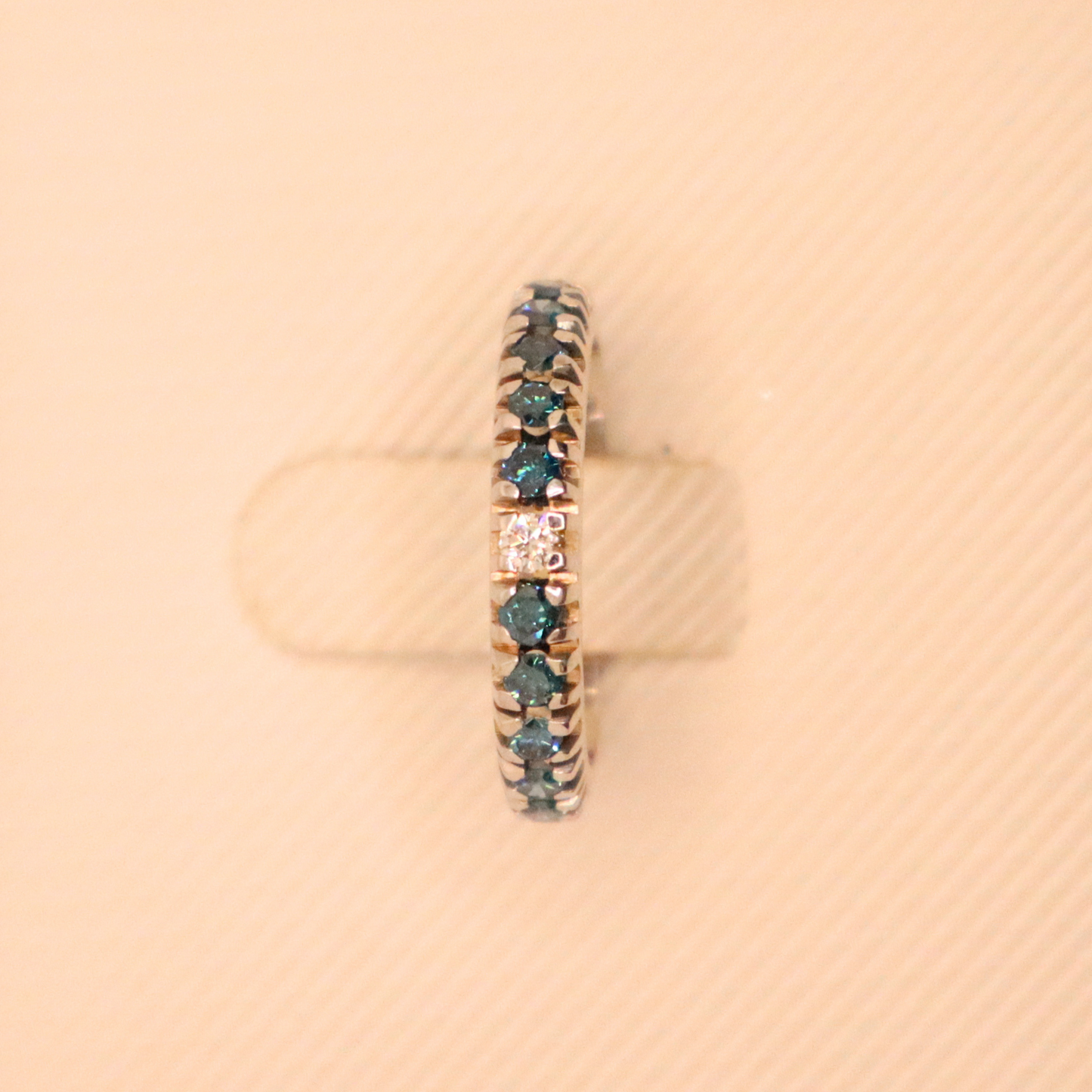 Anello Fedina A Giro in Oro Bianco gr 3,60 e Diamanti Blu ct.0,90 e Diamanti Bianchi ct.0,16